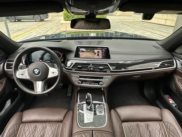 BMW 7 Series 2022 740Li Tipo de lujo M Conjunto deportivo interior foto 11 BMW 7 Series 2022 740Li Tipo de lujo M Conjunto deportivo interior foto 11