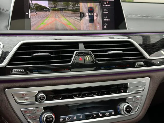 BMW 7 Series 2022 740Li Tipo de lujo M Conjunto deportivo interior foto 17 BMW 7 Series 2022 740Li Tipo de lujo M Conjunto deportivo interior foto 17