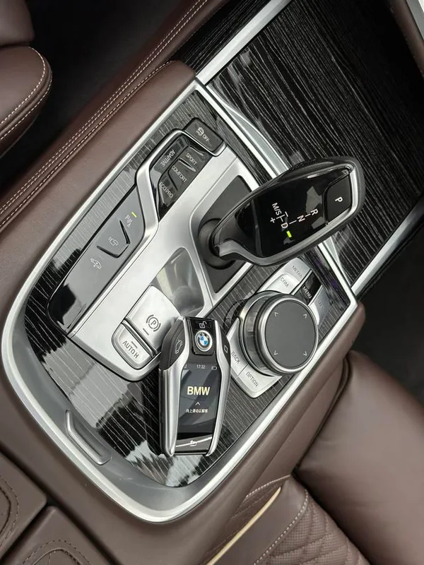 BMW 7 Series 2022 740Li Tipo de lujo M Conjunto deportivo interior foto 20 BMW 7 Series 2022 740Li Tipo de lujo M Conjunto deportivo interior foto 20