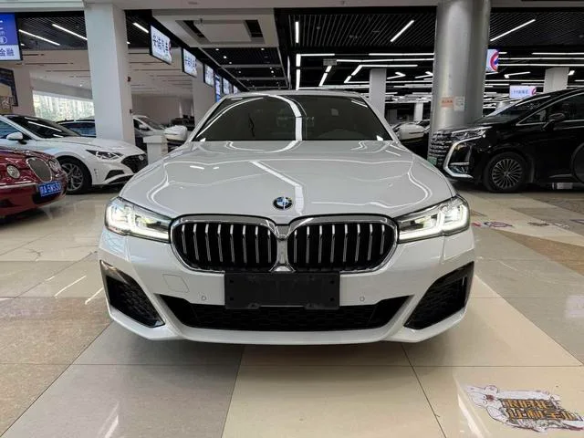 BMW 5 Series 2022 Segundo cambio 525Li M Conjunto deportivo exterior foto 2 BMW 5 Series 2022 Segundo cambio 525Li M Conjunto deportivo exterior foto 2