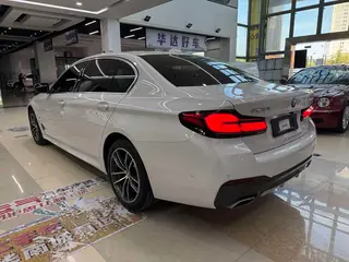 BMW 5 Series 2022 Segundo cambio 525Li M Conjunto deportivo exterior foto 4 BMW 5 Series 2022 Segundo cambio 525Li M Conjunto deportivo exterior foto 4