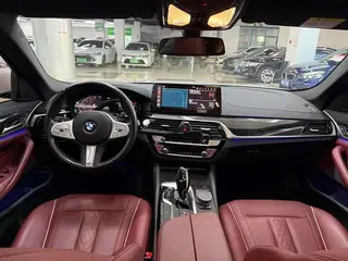 BMW 5 Series 2022 Segundo cambio 525Li M Conjunto deportivo interior foto 11 BMW 5 Series 2022 Segundo cambio 525Li M Conjunto deportivo interior foto 11