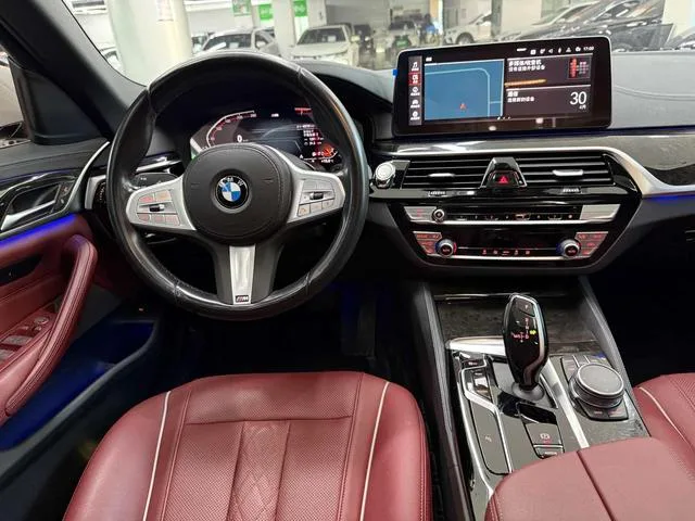 BMW 5 Series 2022 Segundo cambio 525Li M Conjunto deportivo interior foto 12 BMW 5 Series 2022 Segundo cambio 525Li M Conjunto deportivo interior foto 12