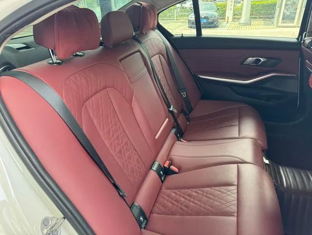 BMW 3 Series 2023 325Li M Sports suit interior photo 15