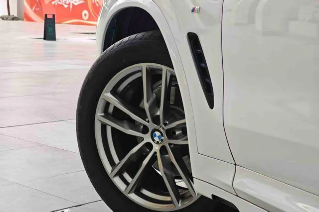 BMW X3 2021 xDrive25i M Conjunto deportivo exterior foto 6 BMW X3 2021 xDrive25i M Conjunto deportivo exterior foto 6