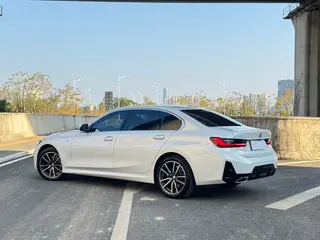 BMW 3 Series 2025 325Li M Sports suit interior photo 9 BMW 3 Series 2025 325Li M Sports suit interior photo 9