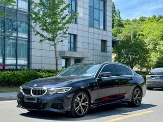 BMW 3 Series 2022 325i M Conjunto deportivo