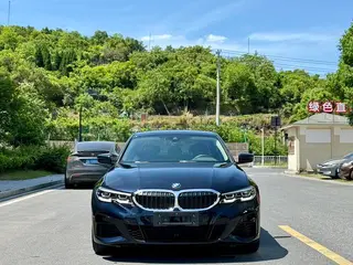 BMW 3 Series 2022 325i M Conjunto deportivo exterior foto 2