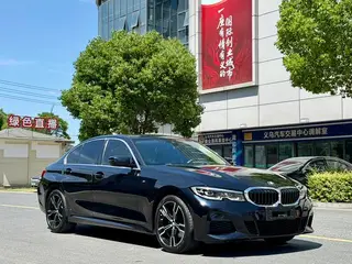 BMW 3 Series 2022 325i M Conjunto deportivo exterior foto 3