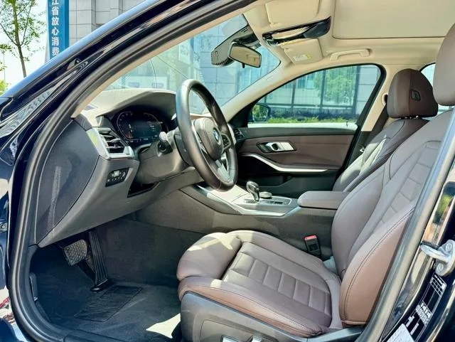 BMW 3 Series 2022 325i M Conjunto deportivo exterior foto 4