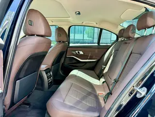 BMW 3 Series 2022 325i M Conjunto deportivo interior foto 8
