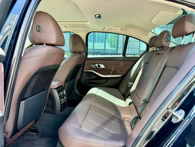 BMW 3 Series 2022 325i M Conjunto deportivo interior foto 8