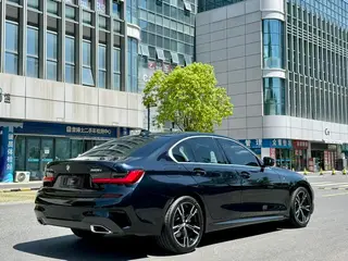 BMW 3 Series 2022 325i M Conjunto deportivo interior foto 13