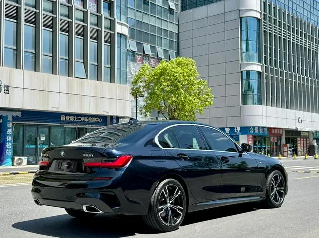 BMW 3 Series 2022 325i M Conjunto deportivo interior foto 13