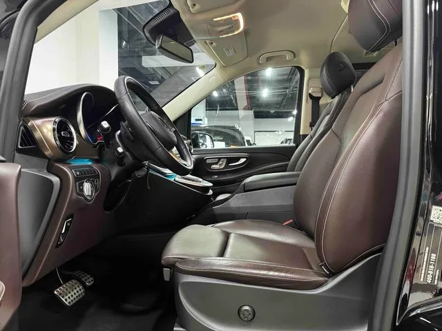 Mercedes-Benz V-Class 2022 V 260 Versión de lujo interior foto 11 Mercedes-Benz V-Class 2022 V 260 Versión de lujo interior foto 11
