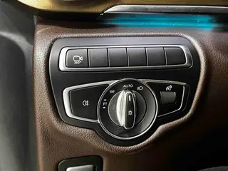 Mercedes-Benz V-Class 2022 V 260 Versión de lujo interior foto 13 Mercedes-Benz V-Class 2022 V 260 Versión de lujo interior foto 13
