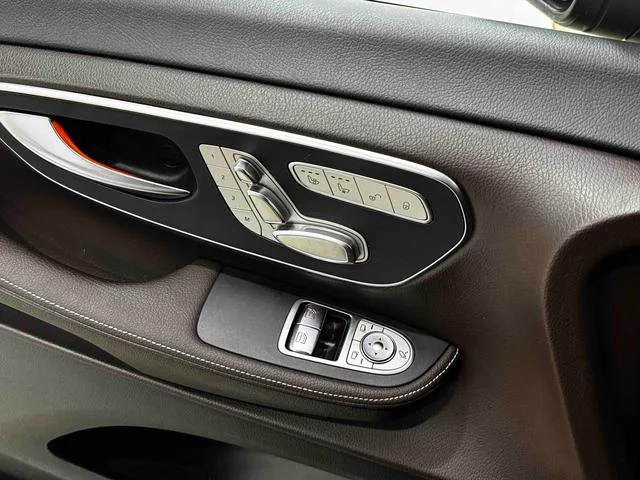 Mercedes-Benz V-Class 2022 V 260 Versión de lujo interior foto 14 Mercedes-Benz V-Class 2022 V 260 Versión de lujo interior foto 14
