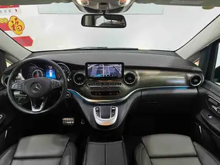 Mercedes-Benz V-Class 2022 V 260 Versión de lujo interior foto 17 Mercedes-Benz V-Class 2022 V 260 Versión de lujo interior foto 17