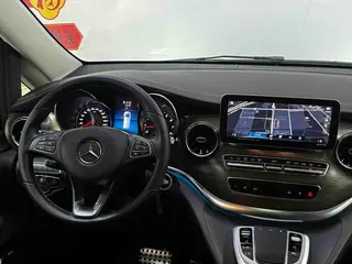 Mercedes-Benz V-Class 2022 V 260 Versión de lujo interior foto 18 Mercedes-Benz V-Class 2022 V 260 Versión de lujo interior foto 18