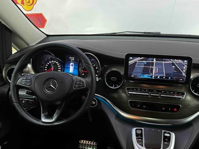 Mercedes-Benz V-Class 2022 V 260 Versión de lujo interior foto 18 Mercedes-Benz V-Class 2022 V 260 Versión de lujo interior foto 18