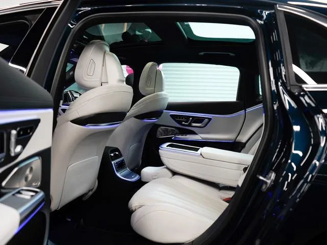 Mercedes-Benz E-Class 2024 E 300 L Acabado premium Coche interior foto 12 Mercedes-Benz E-Class 2024 E 300 L Acabado premium Coche interior foto 12