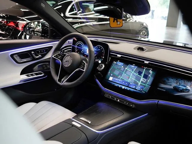 Mercedes-Benz E-Class 2024 E 300 L Acabado premium Coche interior foto 13 Mercedes-Benz E-Class 2024 E 300 L Acabado premium Coche interior foto 13