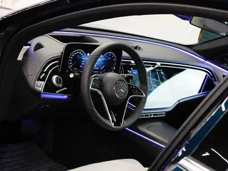 Mercedes-Benz E-Class 2024 E 300 L Acabado premium Coche interior foto 14 Mercedes-Benz E-Class 2024 E 300 L Acabado premium Coche interior foto 14