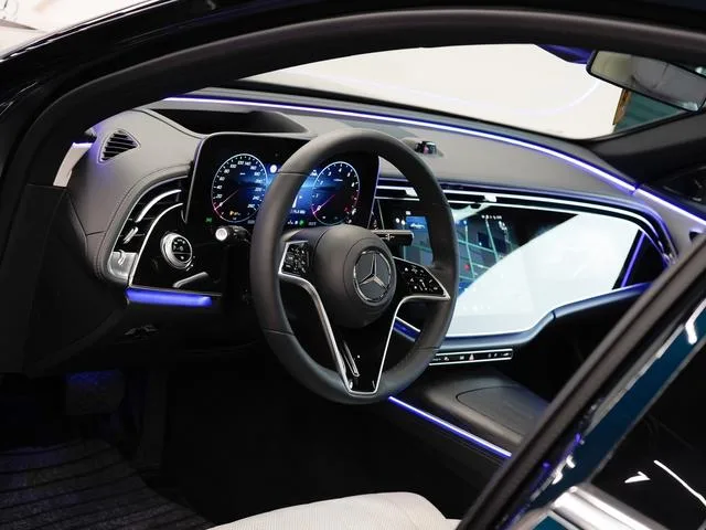 Mercedes-Benz E-Class 2024 E 300 L Acabado premium Coche interior foto 14 Mercedes-Benz E-Class 2024 E 300 L Acabado premium Coche interior foto 14