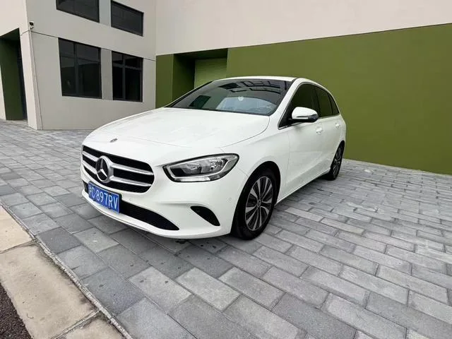 Mercedes-Benz B-Class 2021 B 180 Estilo de moda exterior foto 1 Mercedes-Benz B-Class 2021 B 180 Estilo de moda exterior foto 1