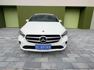Mercedes-Benz B-Class 2021 B 180 Estilo de moda exterior foto 2 Mercedes-Benz B-Class 2021 B 180 Estilo de moda exterior foto 2