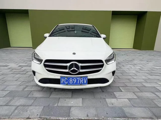 Mercedes-Benz B-Class 2021 B 180 Estilo de moda exterior foto 2 Mercedes-Benz B-Class 2021 B 180 Estilo de moda exterior foto 2