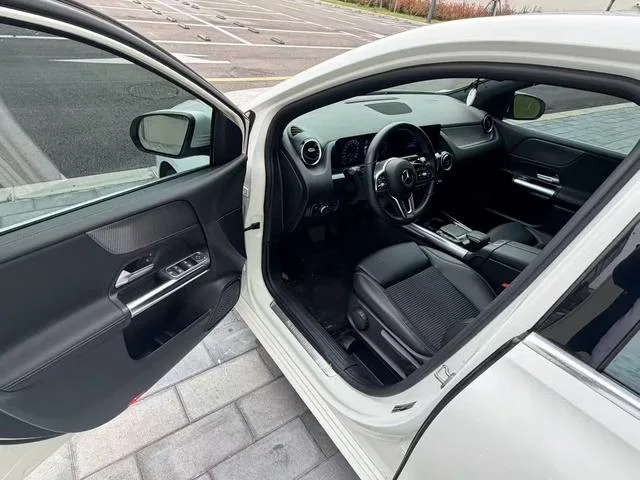 Mercedes-Benz B-Class 2021 B 180 Estilo de moda exterior foto 4 Mercedes-Benz B-Class 2021 B 180 Estilo de moda exterior foto 4