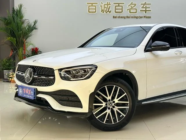 Mercedes-Benz GLC Coupe 2023 GLC 300 4MATIC Coupé SUV exterior foto 2 Mercedes-Benz GLC Coupe 2023 GLC 300 4MATIC Coupé SUV exterior foto 2