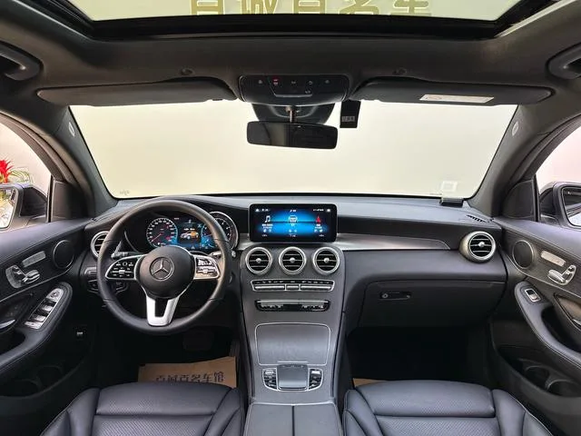 Mercedes-Benz GLC Coupe 2023 GLC 300 4MATIC Coupé SUV interior foto 13 Mercedes-Benz GLC Coupe 2023 GLC 300 4MATIC Coupé SUV interior foto 13