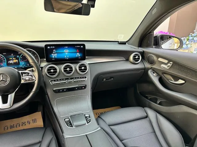 Mercedes-Benz GLC Coupe 2023 GLC 300 4MATIC Coupé SUV interior foto 15 Mercedes-Benz GLC Coupe 2023 GLC 300 4MATIC Coupé SUV interior foto 15