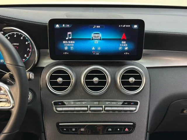 Mercedes-Benz GLC Coupe 2023 GLC 300 4MATIC Coupé SUV interior foto 16 Mercedes-Benz GLC Coupe 2023 GLC 300 4MATIC Coupé SUV interior foto 16