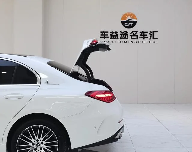 Mercedes-Benz C-Class 2025 Restyling C 260 L Sports version interior photo 18 Mercedes-Benz C-Class 2025 Restyling C 260 L Sports version interior photo 18