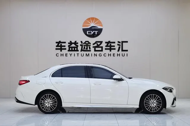 Mercedes-Benz C-Class 2025 Restyling C 260 L Sports version interior photo 20 Mercedes-Benz C-Class 2025 Restyling C 260 L Sports version interior photo 20