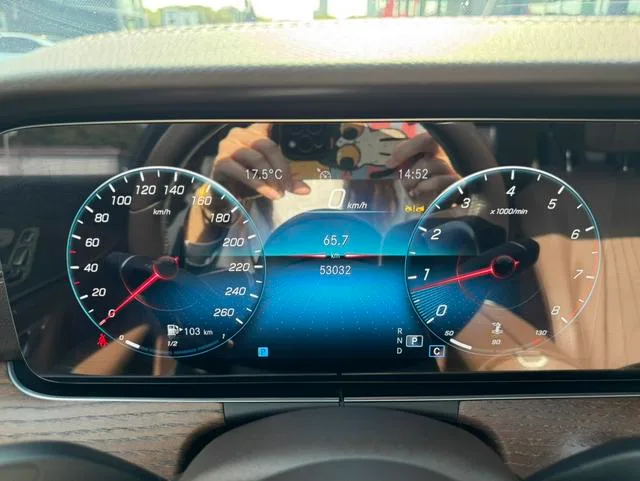Mercedes-Benz E-Class 2023 E 300 L Luxury type Passenger car interior photo 9 Mercedes-Benz E-Class 2023 E 300 L Luxury type Passenger car interior photo 9