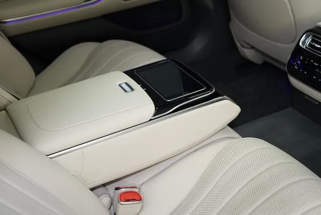 Mercedes-Benz S-Class 2022 S 450 L 4MATIC interior photo 16 Mercedes-Benz S-Class 2022 S 450 L 4MATIC interior photo 16