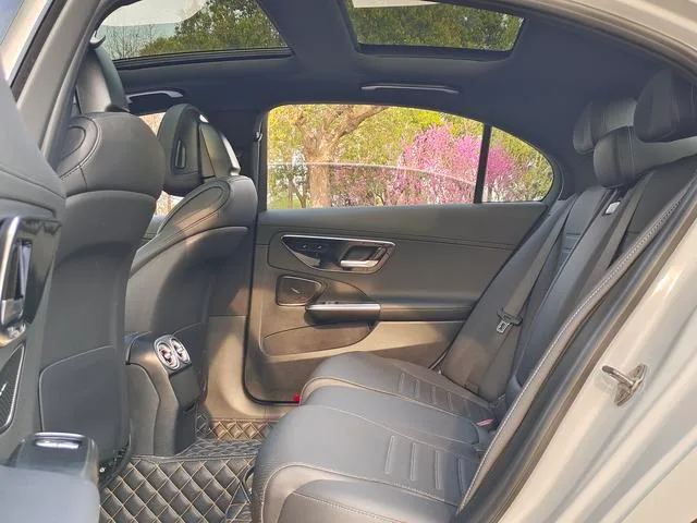 Mercedes-Benz C-Class 2023 Second change C 260 L Sports version exterior photo 9 Mercedes-Benz C-Class 2023 Second change C 260 L Sports version exterior photo 9