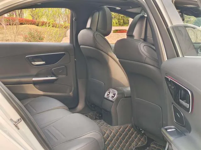 Mercedes-Benz C-Class 2023 Second change C 260 L Sports version interior photo 11 Mercedes-Benz C-Class 2023 Second change C 260 L Sports version interior photo 11