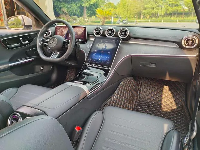Mercedes-Benz C-Class 2023 Second change C 260 L Sports version interior photo 15 Mercedes-Benz C-Class 2023 Second change C 260 L Sports version interior photo 15