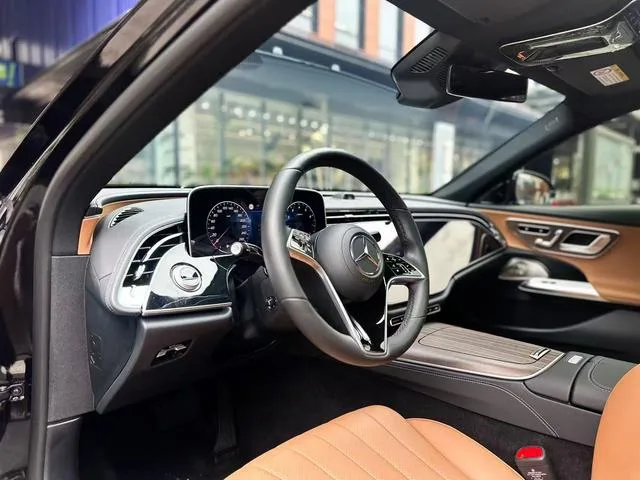 Mercedes-Benz E-Class 2025 Restyling E 300 L Luxury type Passenger car interior photo 8 Mercedes-Benz E-Class 2025 Restyling E 300 L Luxury type Passenger car interior photo 8