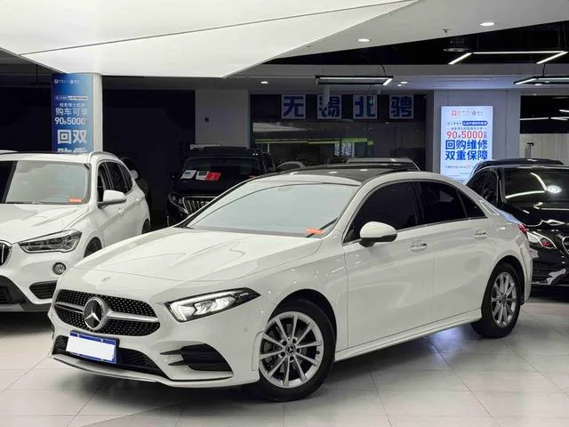 Mercedes-Benz A-Class 2022 Reforma A 200 L Edición de moda de coche deportivo exterior foto 1 Mercedes-Benz A-Class 2022 Reforma A 200 L Edición de moda de coche deportivo exterior foto 1