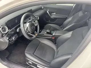 Mercedes-Benz A-Class 2022 A 200 L Version dynamique de la voiture de sport extérieur photo 4 Mercedes-Benz A-Class 2022 A 200 L Version dynamique de la voiture de sport extérieur photo 4