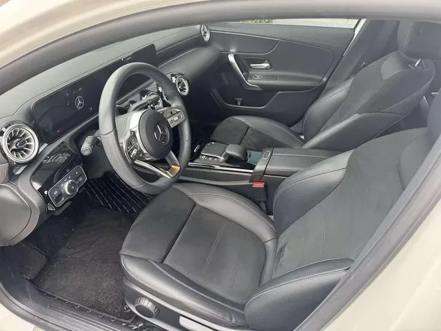 Mercedes-Benz A-Class 2022 A 200 L Version dynamique de la voiture de sport extérieur photo 4 Mercedes-Benz A-Class 2022 A 200 L Version dynamique de la voiture de sport extérieur photo 4