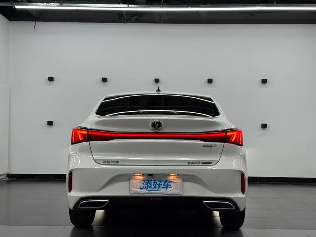 Changan Eado 2023 PLUS Enjoyment Edition Blue whale NE 1.4T GDI DCT Premium Trim interior photo 14 Changan Eado 2023 PLUS Enjoyment Edition Blue whale NE 1.4T GDI DCT Premium Trim interior photo 14
