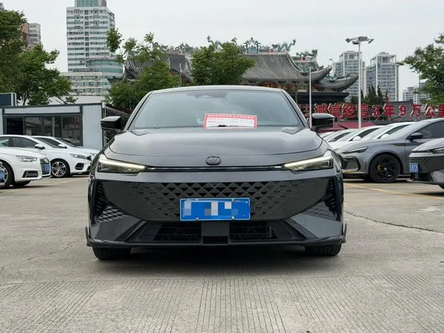 Changan UNI-V 2024 1.5T Sport de luxe extérieur photo 2 Changan UNI-V 2024 1.5T Sport de luxe extérieur photo 2