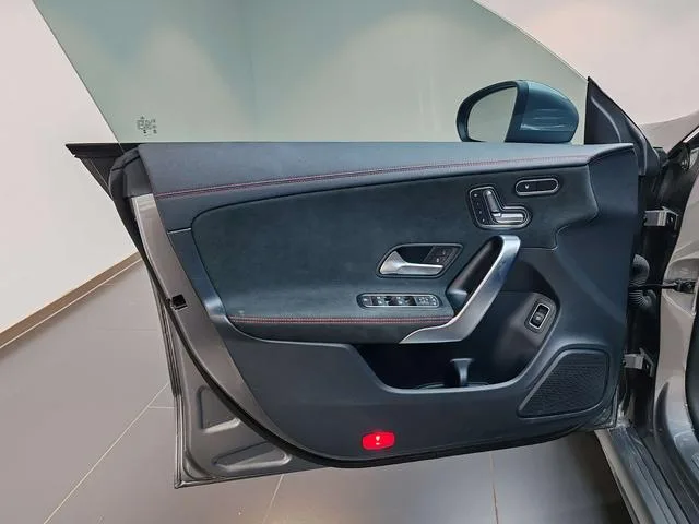 Mercedes-Benz CLA 2025 CLA 200 Voiture de sport de chasse à cinq portes intérieur photo 12 Mercedes-Benz CLA 2025 CLA 200 Voiture de sport de chasse à cinq portes intérieur photo 12